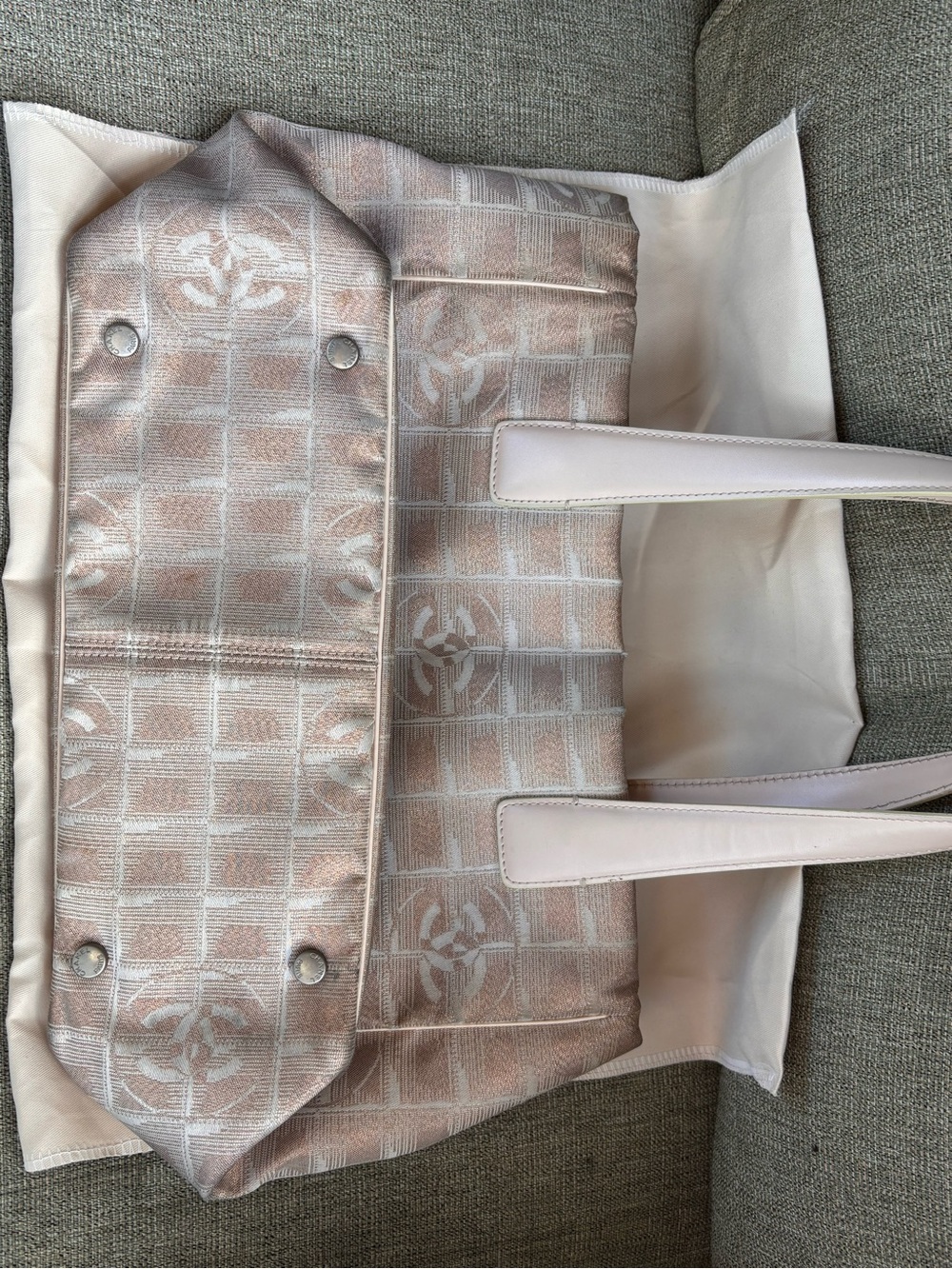 Elegant Chanel Metallic Blush Pink Tote with Subtle Monogram Design - Picture 3 of 8